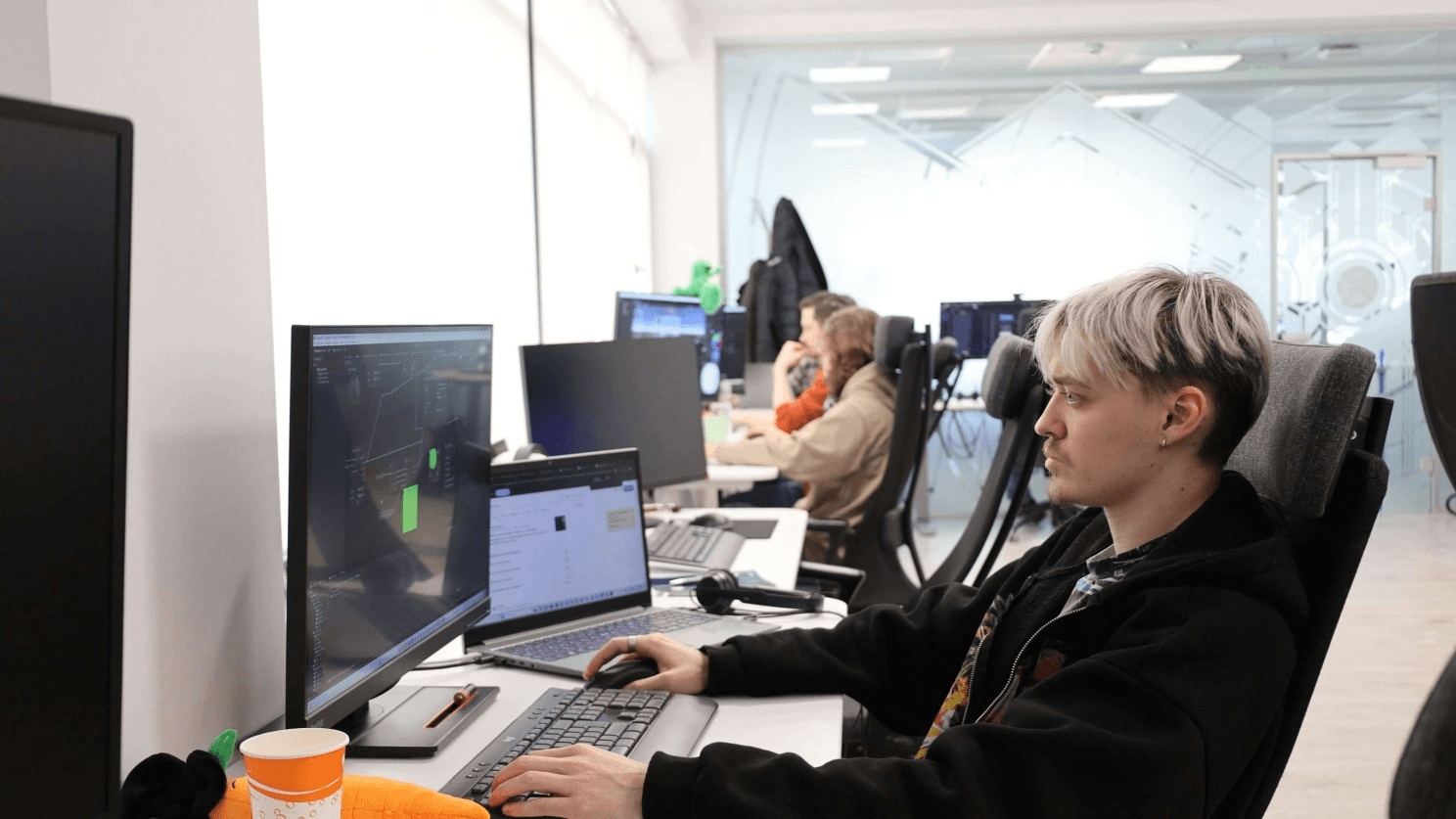 Master_the_4_AI_Giants_Meet_Qwen_and_DeepSeek_ASSIST_Software